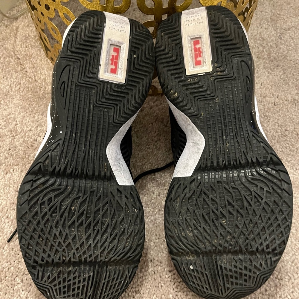 Nike Jordans- worn twice - men’s 7- fit my 10 year old